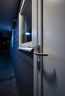 truco de la moneda en puerta marca de ladrones